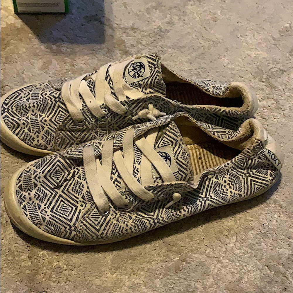 Roxy tennis shoes